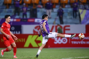 Văn Quyết "khai hỏa" với bàn mở tỷ số cho Hà Nội FC. Ảnh: MINH HOÀNG