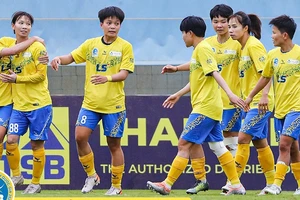 Thùy Trang và các đồng đội giành lại ngôi đầu bảng sau vòng 12