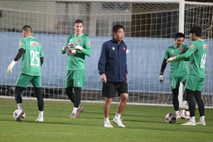 Thủ môn Văn Lâm chia tay đội tuyển, HLV Troussier đã đôn các thủ môn từ đội U23 lên tập cùng Nguyễn Filip và Đình Triệu