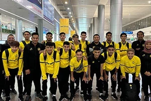 Đội tuyển futsal Malaysia đến sân bay Tân Sơn Nhất