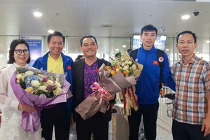 Lãnh đạo LĐBĐ Việt Nam ra sân bay đón đội tuyển U23 Việt Nam.