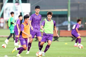 U19 Việt Nam trên sân tập chuẩn bị cho giải U19 quốc tế tại Trung Quốc