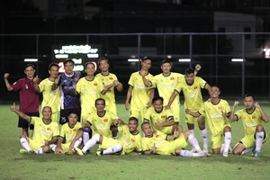 Niềm vui của các cầu thủ Việt Nam sau chiến thắng trước Đài Loan (TQ)