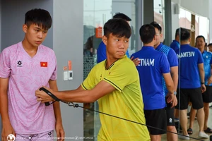 Các cầu thủ U16 Việt Nam ở phòng tập gym vào ngày 29-6