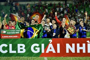 Bình Định lần đầu giành danh hiệu Á quân V-League