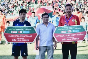 HLV Bùi Đoàn Quang Huy nhận giải HLV xuất sắc tháng 6 V-League 2023-2024