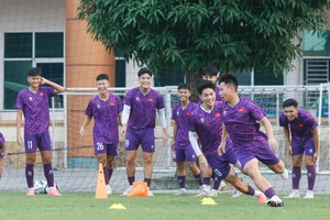 Đội tuyển U17 Việt Nam tập buổi đầu tiên tại Phú Thọ