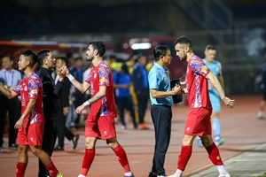 Nhiều thử thách chờ đón thầy trò HLV Phùng Thanh Phương ở vòng 8. Ảnh: HCMC FC