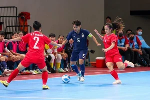 Đội tuyển futsal nữ Thái Lan vượt qua đội Việt Nam trong trận đấu cuối của vòng bảng vào chiều 20-11