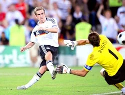 Euro 2008: 10 bàn thắng tuyệt đẹp