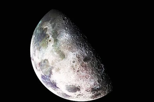 Tìm thấy bằng chứng có nước trên Mặt Trăng