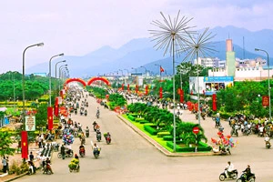 Kỷ niệm 35 năm giải phóng tỉnh Bình Định - Phấn đấu trở thành trung tâm Nam Trung bộ