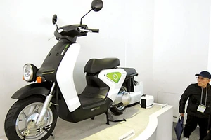 Honda ra mắt xe máy điện thân thiện môi trường