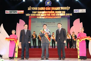Fubon Life Việt Nam nhận giải thưởng “TOP 100 sản phẩm dịch vụ tốt cho gia đình và trẻ em 2014”