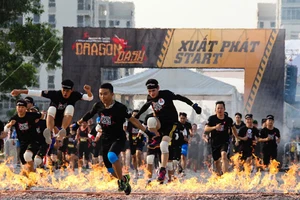 Gần 3000 bạn trẻ trải nghiệm cuộc thi “Chạy vượt chướng ngại vật Dragon Dash”