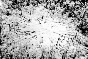 Ngày 22-4-1975: Quân đội Sài Gòn ném bom CBU-55 xuống Xuân Lộc