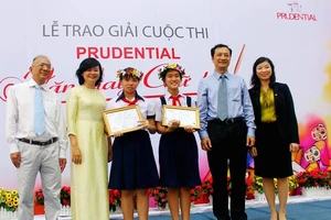 Trao giải cuộc thi Prudential - Văn hay chữ tốt năm 2015 tại TPHCM