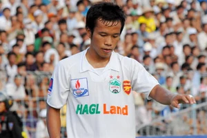 Thonglao: Sứ giả bóng đá Việt - Thái