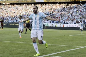 Argentina và Chilê vào bán kết Copa America 2016