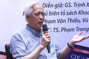 Giáo sư Trịnh Xuân Thuận giao lưu cùng bạn đọc TPHCM