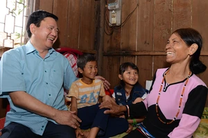 TPHCM trao tặng 1 tỷ đồng giúp người dân nghèo Ninh Thuận vui tết