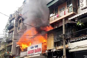Cháy lớn ở phố cổ Hà Nội, một người tử vong