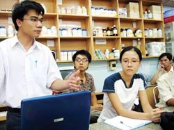 Làm gì để phát huy tài năng, trí tuệ các nhà khoa học trẻ Việt Nam?
