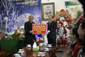 Chủ tịch Ủy ban Trung ương MTTQ Việt Nam chúc mừng Giáng sinh tại Đắk Lắk