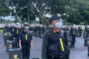 Hàng trăm cảnh sát cơ động vào các tỉnh, thành phía Nam chống dịch