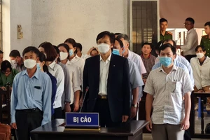 16 bị cáo nguyên là lãnh đạo, cán bộ, nhân viên Sở Y tế tỉnh Đắk Lắk bị đưa ra xét xử