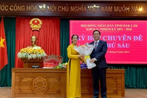 Bà Huỳnh Thị Chiến Hòa được bầu giữ chức Chủ tịch HĐND tỉnh Đắk Lắk