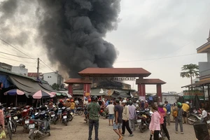 Đắk Lắk: Cháy chợ trung tâm huyện, thiệt hại hàng tỷ đồng
