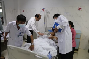 Vụ tấn công trụ sở UBND 2 xã ở Đắk Lắk: Một chiến sĩ công an được chuyển đến Bệnh viện Chợ Rẫy