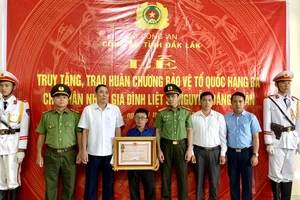 Vụ tấn công trụ sở UBND xã ở Đắk lắk: Truy tặng Huân chương Bảo vệ Tổ quốc cho 4 liệt sĩ