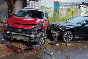 Bắt tạm giam đối tượng lái xe Vinfast cố tình đâm vào chiếc Peugeot 