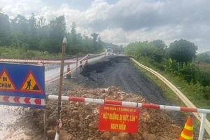 Đắk Lắk: Đường tránh trung tâm thị trấn Ea Drăng bị sụt lún nghiêm trọng