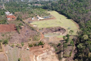 Đắk Lắk : Cận cảnh sân golf xây dựng trên đất nông nghiệp