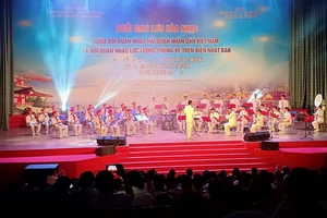 Buổi giao lưu hòa nhạc giữa Hải quân Việt Nam và lực lượng phòng vệ trên biển Nhật Bản thu hút đông đảo khán giả