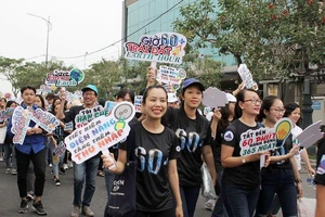 Đà Nẵng: Gần 500 bạn trẻ và người dân tham gia mít tinh hưởng ứng Giờ Trái đất 2019