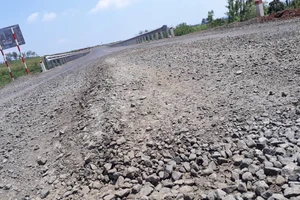 UBND tỉnh Gia Lai chỉ đạo kiểm tra con đường gần trăm tỷ “nát bét“