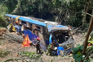 Khởi tố tài xế điều khiển xe khách lao xuống vực làm 6 người chết ở Kon Tum