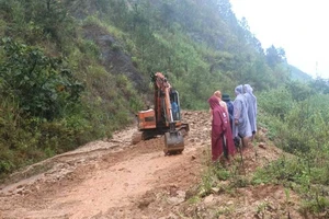 Kon Tum: Nhiều tuyến đường sạt lở, hơn 100 hộ dân huyện nghèo vẫn bị cô lập