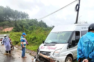 Kon Tum: Tai nạn trên quốc lộ, người đàn ông chết dưới bánh xe khách 