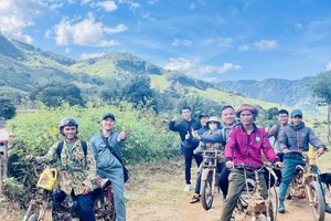 Tri ân vị khách thứ 10.000 đến Tu Mơ Rông: Người dân hưởng lợi từ chính sách phát triển du lịch 