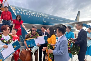 Đón chuyến bay đầu tiên xuống sân bay Cam Ranh trong năm Giáp Thìn 