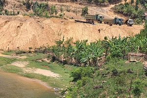 Đổ 1.000m³ đất thải trái phép, Công ty cổ phần Quang Đức Kon Tum bị phạt 90 triệu đồng