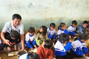 Ngôi trường rao bán heo nuôi học sinh nghèo được Chủ tịch UBND tỉnh tặng bằng khen 