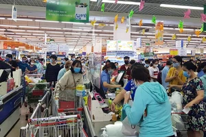 Người dân Đà Nẵng đổ xô mua hàng tích trữ dù hàng hóa không khan hiếm
