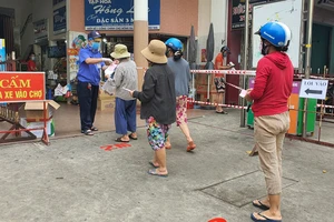 Đà Nẵng: Ngày đầu đi chợ bằng thẻ theo ngày chẵn lẻ