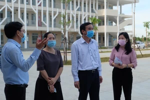 UBND TP Đà Nẵng kiểm tra công tác chuẩn bị cho học sinh đi học trở lại tại trường THPT Nguyễn Văn Thoại 